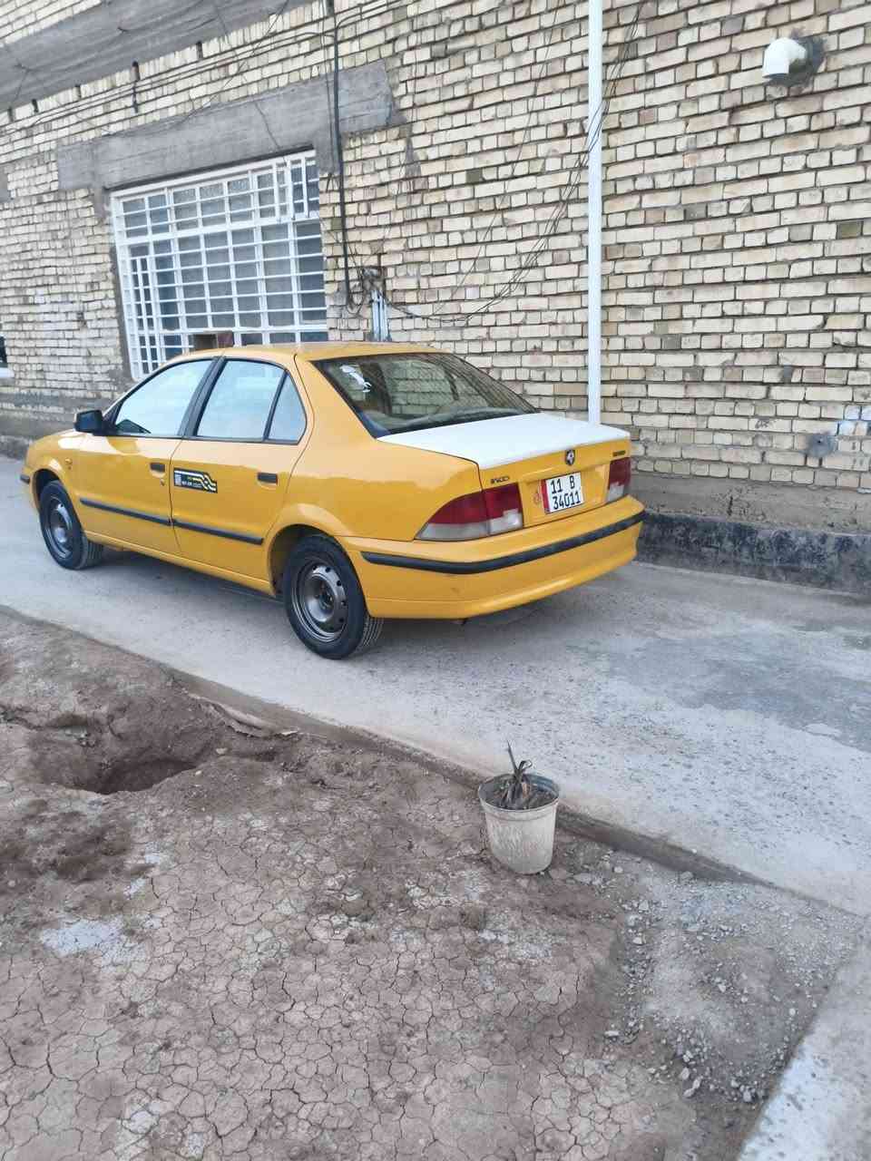 السلام عليكم لبيع سمند موديل ١١ناطقه مصفره هيئة وغرامات هزه جديد رقم انكليزي بسمي سياره كامله تخم تاير باتري جديد السعر 31 ورقه وبيها مجال العنوان بغداد الشعب ***********
