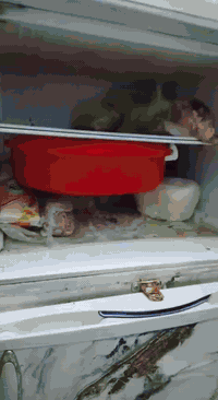 السلام عليكم ثلاجه للبيع سعره 150للسفسار***********
