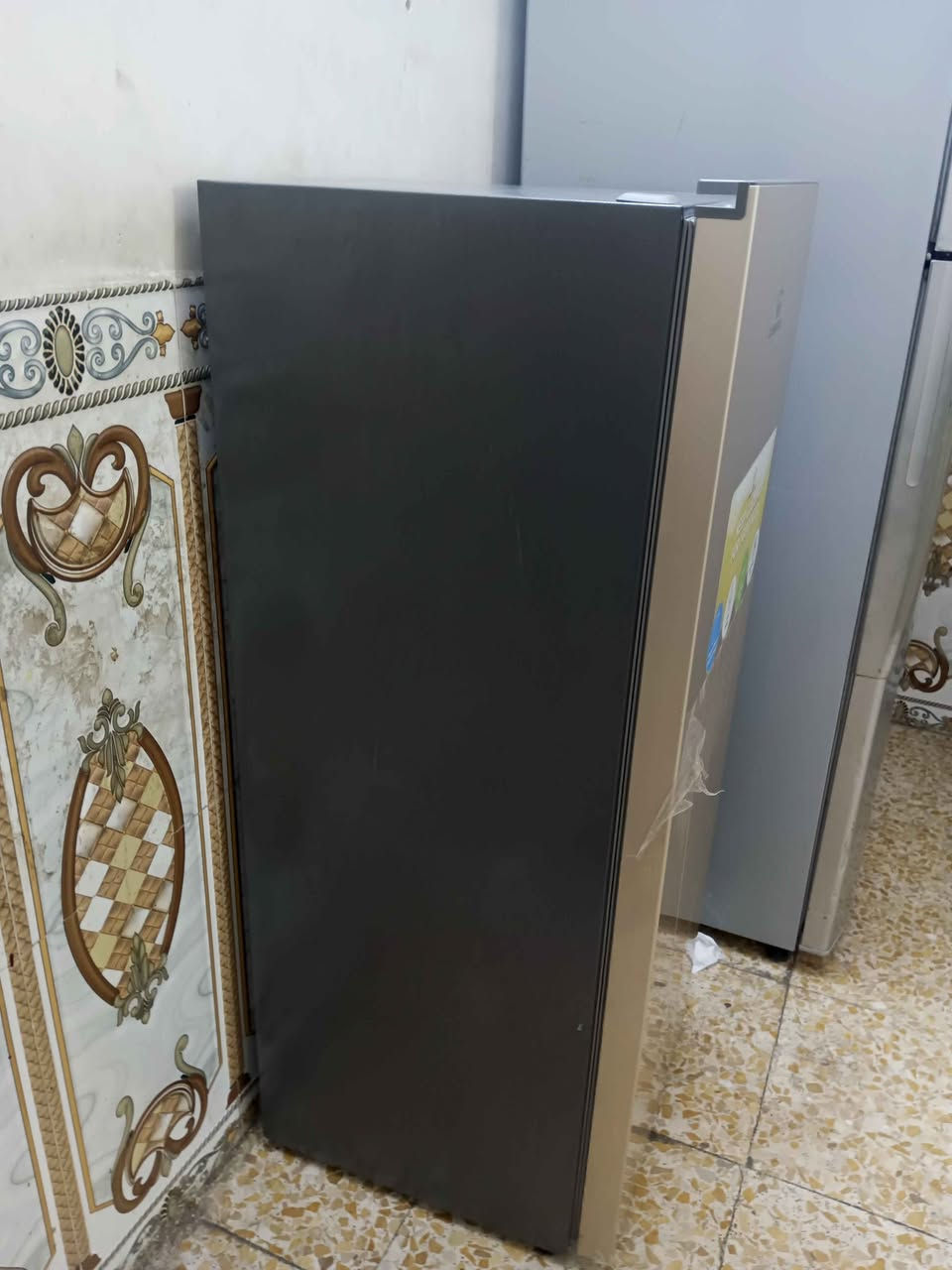 ثلاجة رويال الرحماني جديدة قبل 4 ايام اشتريتها للبيع مكاني حسينية الراشدية 
*********** بغداد, العراق
