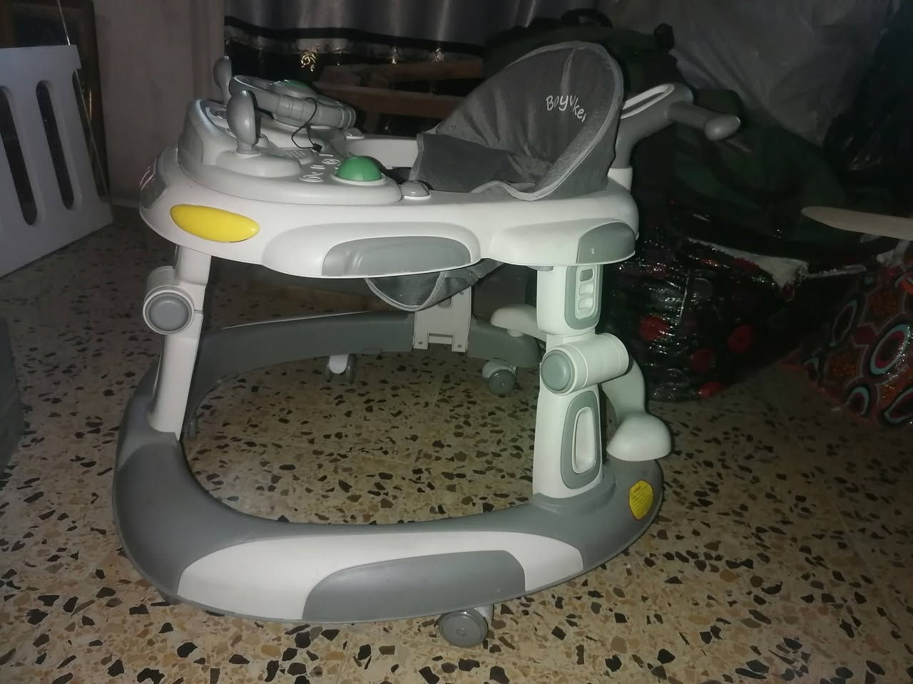 حجله جديده ما مستخدمه أبد سعرها ٤٠ وبيها مجال َمكاني بغداد حي الإعلام ***********
