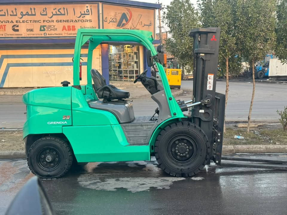السلام عليكم رافعه شوكيه 5 طن للبيع موديل 2018 4 حركات كير محرك مكفوله ارقام باسمي الاستفسار الاتصال فقط ***********
***********
