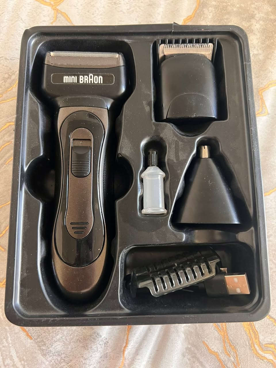 🔥 ماكينة حلاقة Mini Braon - Men Grooming Kit 3 في 1

ماكينة حلاقة رجالية متعددة الاستخدامات، تصلح للحلاقة والتقليم بدقة عالية. تأتي بشكل عملي ومدمج، سهلة الاستخدام والتنظيف.

المواصفات:

 • 3 في 1 (حلاقة + تقليم)
 • بطارية قوية 1200mA
 • شحن عبر Type-C
 • تصميم مدمج سهل الحمل

السعر: 45 الف مع توصيل

📦 الماكينة مع علبتها الأصلية


**إذا كنت صاحب هذا الإعلان وتريد حذفه لأي سبب، رجاءا أرسل رسالة إلى الدعم الفني**