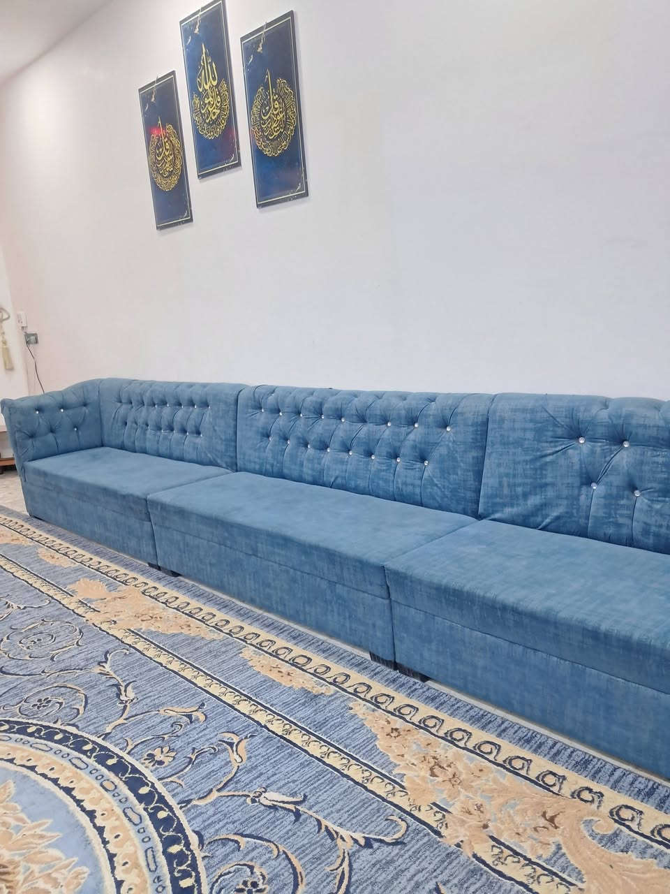 ديوان قنفات بدون زاويه السعر ٣٠٠ الف
العنوان / حله الي يحب يتصل على هذا الرقم 
***********
