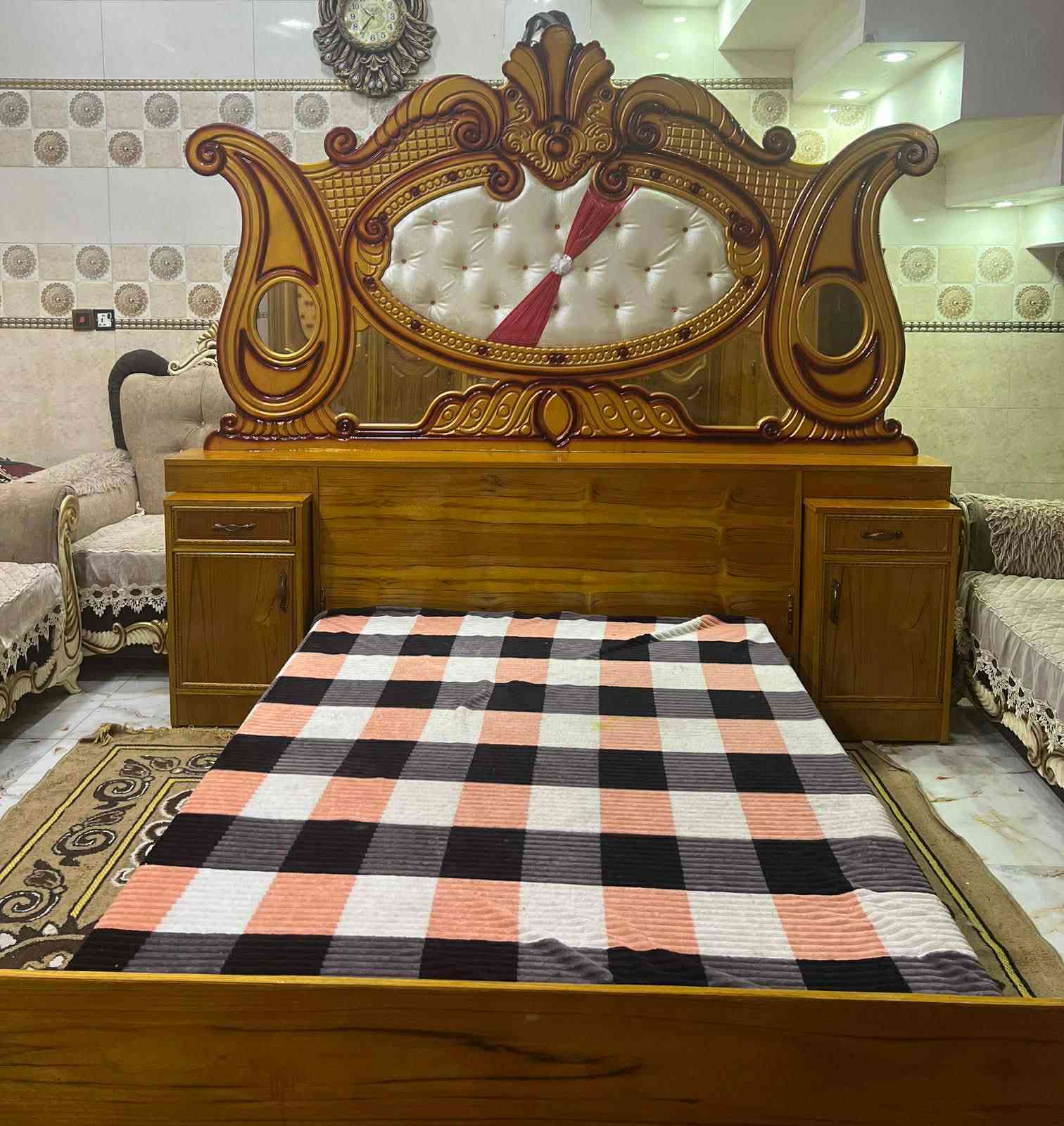 ٧٥٠غرفه خمس ابواب ملحق صاج اخت الجديده مديل حديث  مال عرس ضهرها جرجوبه زاويه كنتوريه مكاني بغداد الحسينيه مال الراشديه وعندي توصيل الاسفسار عل رقم***********
