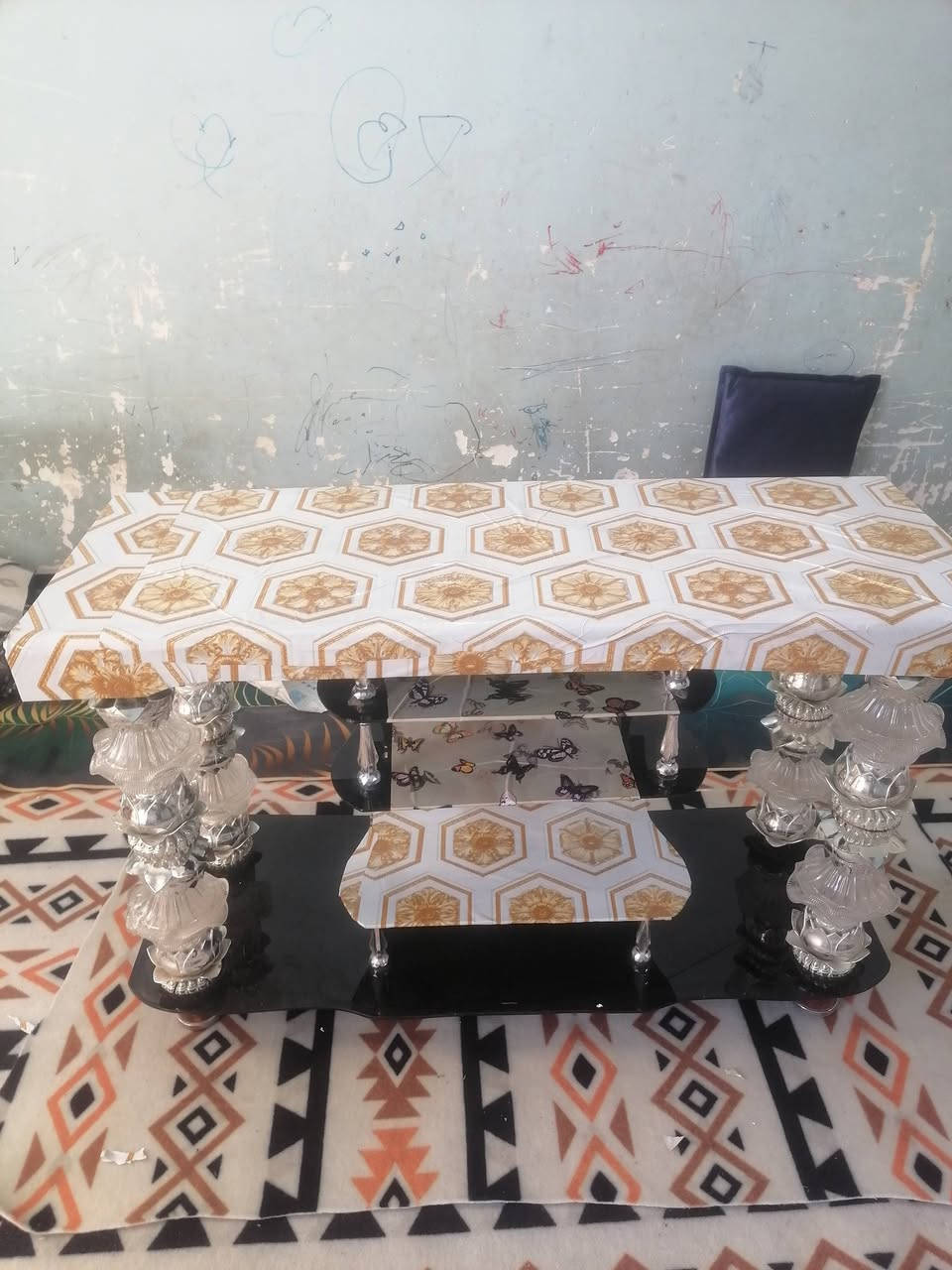 السلام عليكم ميز بلازمه للبيع نضيف كلش ب30
***********
