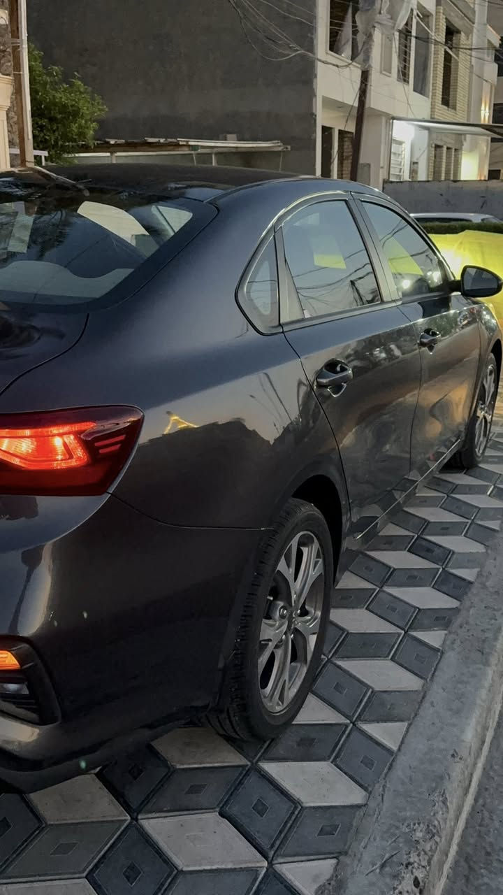 ‏سلام عليكم كيا سيرات موديل 2021 عداد المسافة المقطوعة 68 كيلومتر السيارة خليجية واستلام السيارة بها طخة الخلفي وفيها كم رقم للتواصل سعرها مناسب ***********￼
