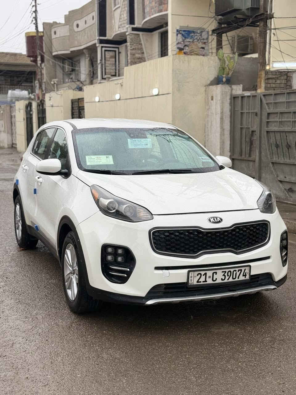 للبيع كيا سبورتج موديل 2017 لون ابيض حادث السياره بنيد بدون دواخل ولباقي لا صبغ  ولا شخوط ولا تكحيل ولا تبديل بشرط السونار شواصي ولغود مكفولات كير ومحرك 2400 رقم شمالي الدولي الجديد ب اسمي تريد تحويل وكاله ثاني يوم هزه وفحص جديده سنويه جديده  يعني سياره ما عوزها مصرف ربع دينار جاهزه تخم تايرات جديد صدر جديد سياره مال بيت ع ايدي وما بيها نقص جاهزه داخل لونين بيجي ورصاصي شاشه كبيره وكامره فول تحكم ستيرن كشنات تتفئه فورويل سبايدرات بلاديه جهتين كروز مثبت السرعه مانع الانزلاق قطعتين تبريد مركزي منفصل نضام صعود ونزول منحدرات مود درايف ثلاثه انضمه قياده سبورت وسمارت وايكو اقتصاد البانزين وبعد بيها مواصفات اكثر / مكان السيارة بغداد-الرصافه  للاستفسار الاتصال على الرقم *********** وبيه واتساب#السعر_153مجال بسيط
