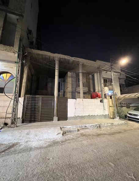 بيت الايجار حي الأصدقاء قرب تقاطع العسكري 
200م
تفاصيل طابقين طابق الأرضي  يحتوي على غرفتين وستقبال وهول وصحيات وكراج 
وطابق الثاني يحتوي على غرفتين وصالة وصحيات 
سعر الايجار 900قفل 
الاستفسار ***********
