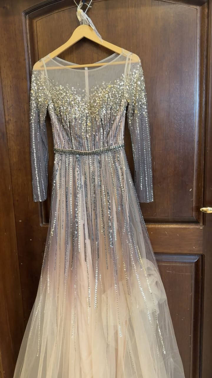 فستان عقد ملبوس اقل من ساعتين قياس سمول واكس سمول ماخذته ٥٦٠ ابيعه ١٧٥ موجود توصيل


**إذا كنت صاحب هذا الإعلان وتريد حذفه لأي سبب، رجاءا أرسل رسالة إلى الدعم الفني**