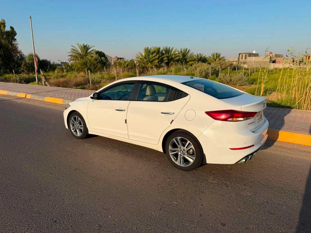 السلام عليكم 
الانتره 2018 للبيع 
وارد خليجي 
مكفوله كفاله عامه 
فول موصفات ما عده البصه 
مري شفط 
تبريد قطعتين 
كشنات جلد 
فتحه 
ويل كاب 
محرك 2000
رقم اسيمانيه
سعر 143 وبيه مجال 
*********** 
***********
