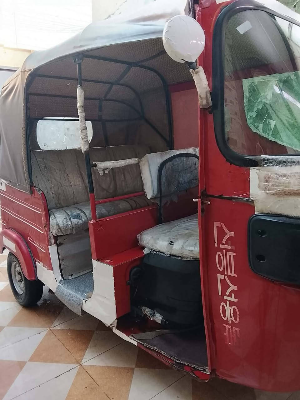 تكتك موديل ١٨.محرك مال ٢٠.مامفتوحة
تكتك جاهزة للشارع بيهة اخياسات بسيطة .رقم وسنوية بأسمي. تحويل ثاني يوم .السعر.4ونص.وبيهة مجال .العنوان 
ذي قار قلعه سكر.الرقم.***********
