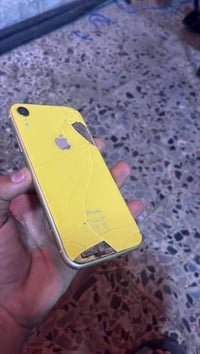 مبايل Xr للبيع مبدل شاشه اصيله وكاله ولضهر مالته مكسور مثل ما موضح بلص...