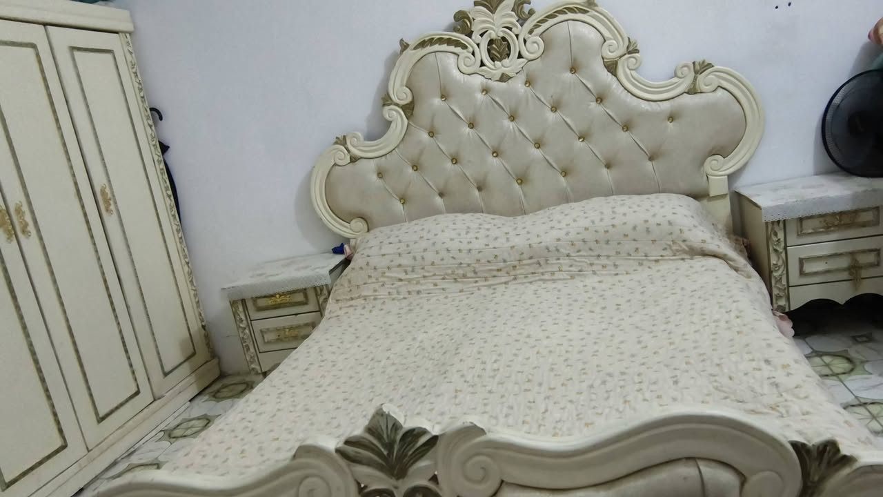 غرفه نوم نضافه٧٠/٪ سعر ٤٠٠وبيه مجال واتساب فقط  ***********
