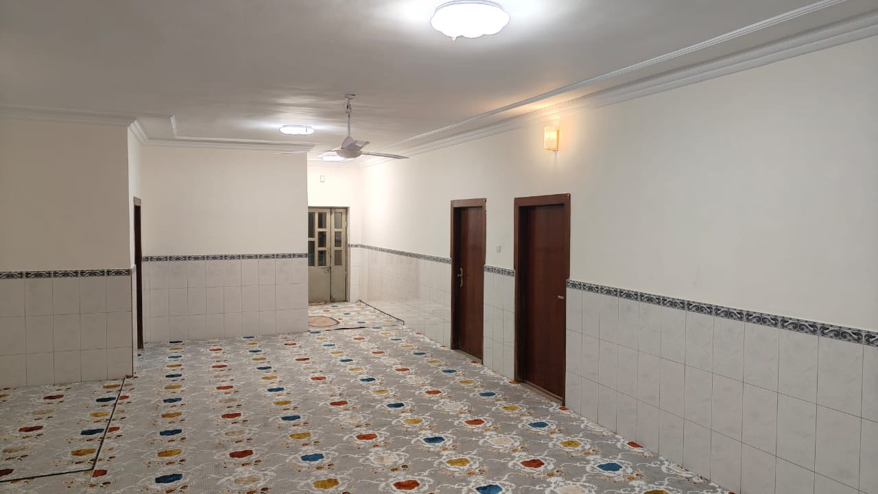 سلام عليكم. بيت للبيع مساحة 700 متر 8غرف نوم ومطابخ 2وحمام عدد 5بيت جديد بناء2010 شارع 15 ركن الملعب دور المخابرات الوجه 22ونزال 33 قرب مستوصف الملعب سعر 400 مليون مع الأثاث سعر سابق كان 650 مليون طابو صرف رقم صاحب الدار ***********
