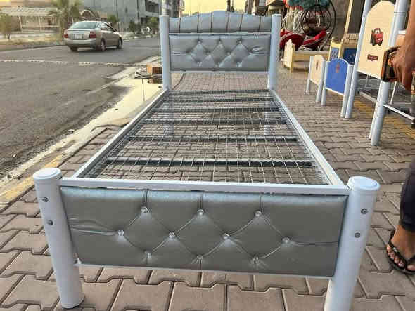 معرض صلاح آلدين للأثاث المنزلي للجمله والمفرد 
وصول سرير حديد نفر اصلي ثقيل
قياس 200x90 سنتيم يتحمل أوزان ثقيله 
متوفر ابيض كريمي رصاصي جوزي 
#ملااحضه_يوجد_دوشك_نفر_نفس_قياس_السرير
#زورونا_تجدون_ما_يسركم
***********
العنوآن تكريت الزهور مقابل كليه تربيه البنآت مجاور تانكي المآء قرب غصن الزيتون
