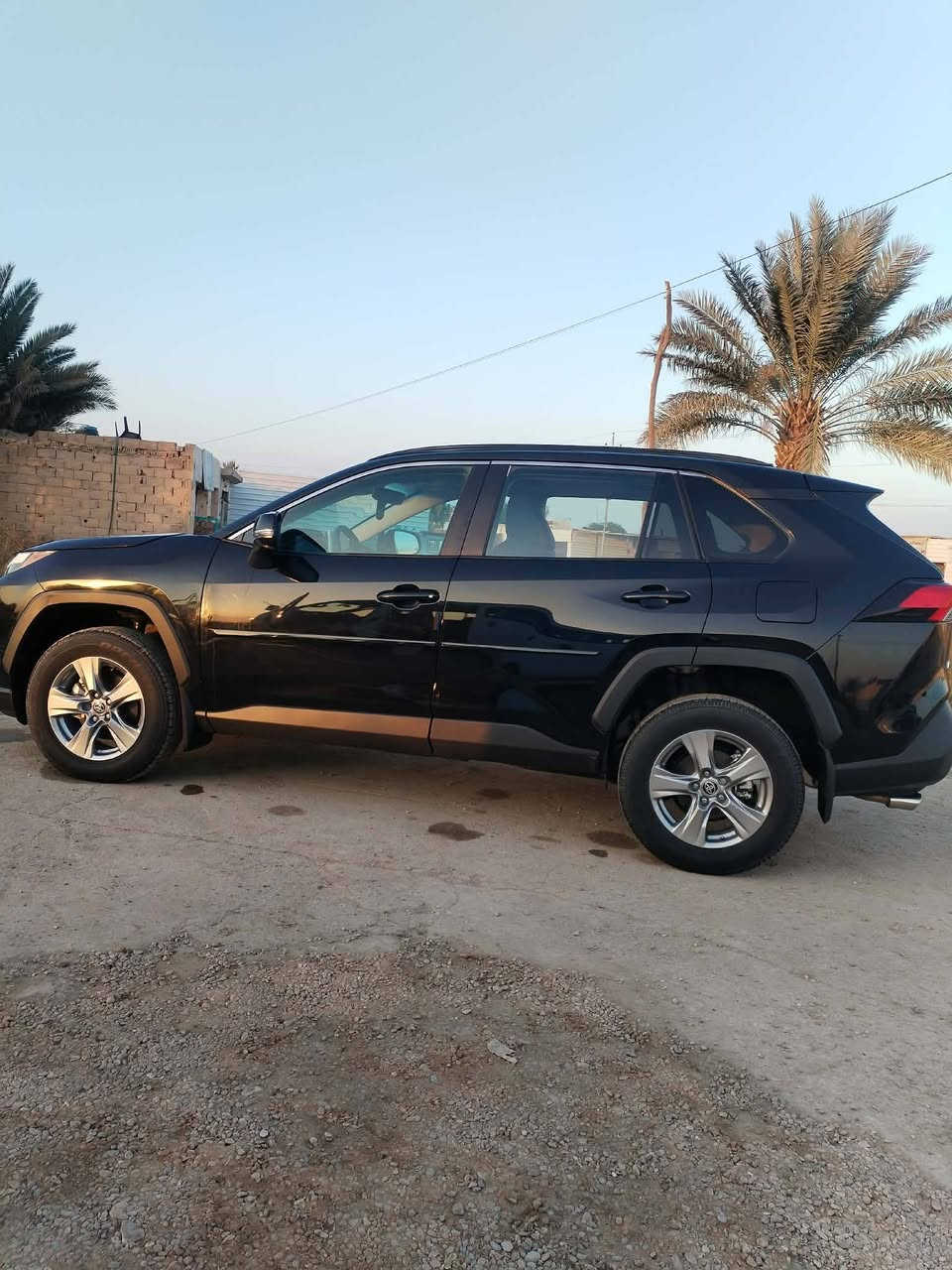 السلام عليكم راف فور 24 للبيع
رقم بغداد ...ماشيه 9. الف ..فئه XLE.   بانزين محرك 2500
بدون تبديل 
***********
