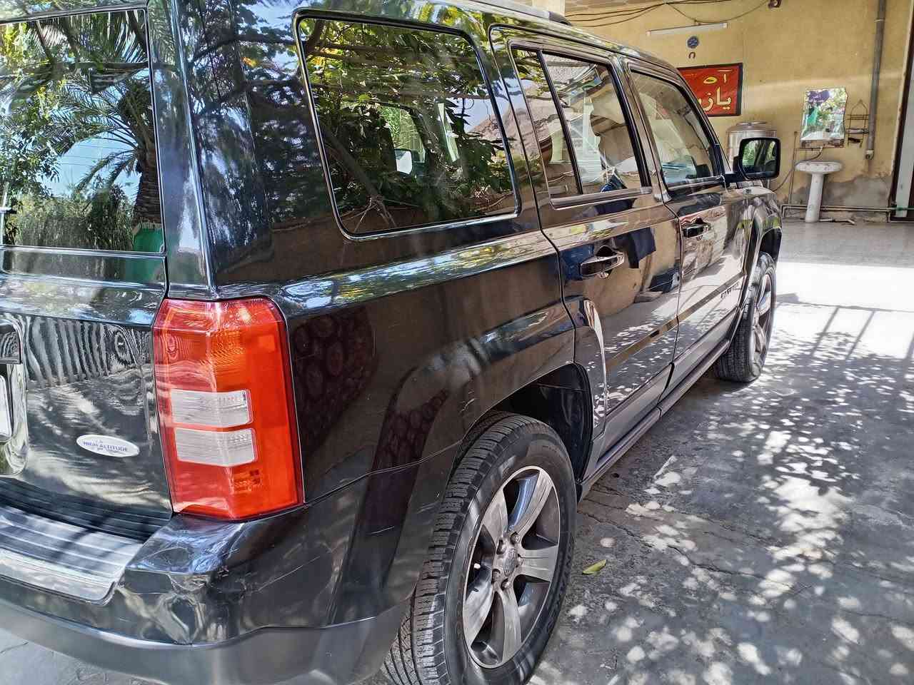 للبيع جيب باتريوت ٢٠١٦ فتحة بالسقف بيها صبغ أثر شخوط وارد أمريكي حادثها طبلة الصدر جهة اليمين محرك ٢٤٠٠ فور ويل رقمها بغداد انكليزي تحويل ثاني يوم..
السعر ٧٥ ورقة.. 
عنواني بغداد رقم التليفون ***********
