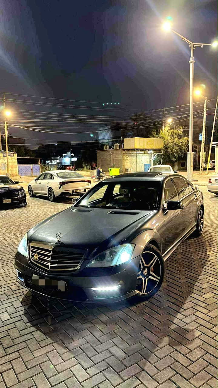 السلام عليكم  مارسدس s550 L شرط اعله فئه  (ادوات) فووول مواصفات
#سياره كفاله عامه لا #كصه ولا ضربه 
وارد خليجي 
داخل جلد بيجي مطعم بصاجي 
شاشه دواره مع كامره 
ثلاجه خلفيه
5 بيبان شفط
5 بردات
ويل amg
فچوچ amg
كت amg
فتحه سقف 
جام بولورايس
4 كشنات كهرباء
تدفئه بالمقاعد
سترين كهرباء 
جام اوتو 
مكينه و كير مكفولات
اشاير بالمري
تخم تاير جديد
حداده جديده
السياره خير من الله و احلا من الصور 
و السياره جديده بمعنى الكلمه 
#المكان البصره 
#السعر 90 ورقه 
#رقم الهاتف ***********
