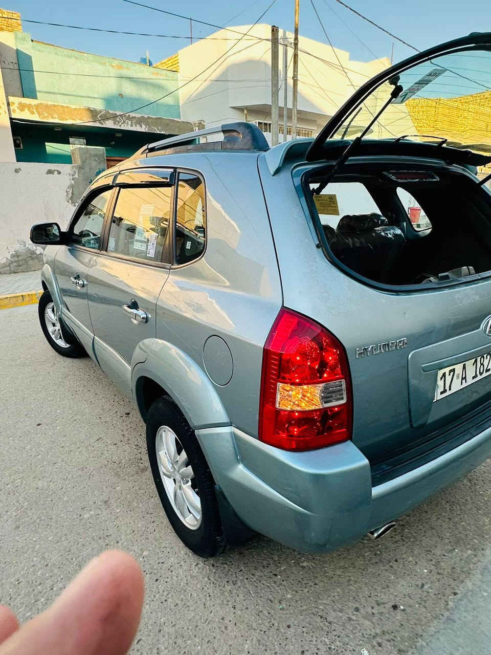 السلام عليكم رمضان كريم / توسان 2010/خليجي الشركه العامه رقم مثنى الدولي بسمي هزه جديده صار 10تيام رقم الدولي شرط التحويل بكل محافظه احوالك محرك حجم 2000/محرك كير برغي مامفتوح بيهن جدد حداديه امامي خلفي جدد تبريد ثلج دواخل حيل نضيفه لونين بيجي وجوزي شاشه اندرويد كامره خلفيه تخم تاير جديد سياره كلشي ماعايزه السياره بيه 3قطع صبغ اثار جراد شرط بدون معجون بدون دواخل  مكفوله من الضربه وتبديل شرط عل الفحص والسونار وعندي صوره وفديو قبل الصبغ مكان السياره ديوانية /
السعر 100 ///
***********واتساب 
***********
