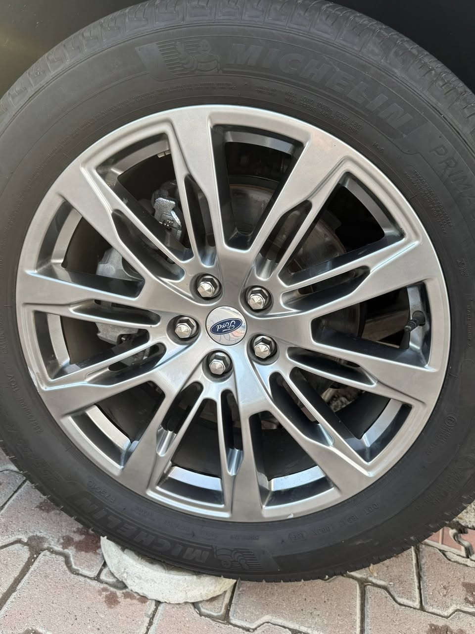 السلام عليكم ورحمة الله وبركاته 
🚗Ford explorer Active 4WD
وارد أمريكى شكل جديد
الموديل:2025شكل جديد
اللون:سمنتي مرغوب
المسافة المقطوعة 6000mil
حالة السيارة:بدون صبوغ بدون تبديل ايرباك ستيرن مرجع بيلادي
ملاحظة:السيارة بس الدعامية مبدل لايتات راديتر كلش بيلادي بشرط 
الموصفات
بصمة تشغيل
شاشة إلكترونية 
2كشنات كهربائية 
كشنات تدفئة
7 راكب
داخل بيج مميزة 
ويل 20ئينج
صور حادث و رقم شاصي موجودة
1FMUK8DH0SGA45326

☎️***********☎️
