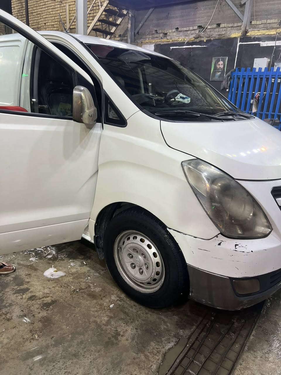 السلام عليكم. هونداي ستاركس للبيع السياره موديل 2011 السياره قطعتين تبريد ❄️☃️ محرك جديد السياره جاهزه للعمل السعر 90 وبيها مجال بسيط 
السياره مصبوغه عام بسبب الوشم مال إعلان  مكفوله من الگلبه والچفيه فقط
***********
***********.  الاتصال فقط للجادين رحم الله والديكم
