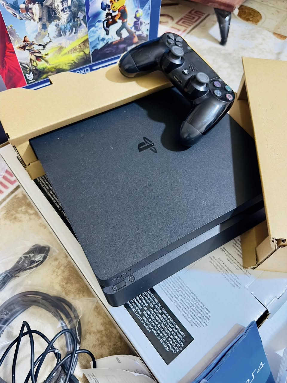 سلام عليكم بلي فور سلم للبيع نضيف نضافته ٩٠ % بي يدات اثنين وقرص ‏watch_dogs 2 نضافت القرص ٨٠%  سعر لبلي ٢٤٠ وبي مجال للطيبين  
العنوان البصره موفقيه قرب دائرت الكهرباء 
رقم ***********
