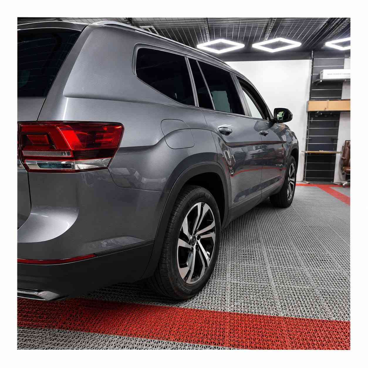 🚙 فولكس واكن أطلس 2023 | SE V6

📌 المواصفات العامة
✔️ سنة الصنع: 2023
✔️ الفئة: SE V6
✔️ الممشى: 59 ألف كم (قابل للزيادة)
✔️ محرك 6 سلندر V6 تنفس طبيعي
✔️ السيارة بحالة ممتازة
✔️ بدون  إيرباك
✔️ حادث بسيط جداً كما موضح بالصور
✔️ رقم الشاصي: 1V2HR2CA2PC525920

━━━━━━━━━━━━━━━━━━

⚙️ الأداء

✅ محرك V6 قوي وعملي
✅ 4 وضعيات قيادة (Drive Mode)

🛋️ التجهيزات الداخلية

✅ تبريد ثلاث قطع
✅ 7 مقاعد
✅ مقاعد جلد فاخر
✅ تدفئة للمقاعد الأمامية
✅ مقعد السائق كهربائي
✅ تشغيل بصمة (Push Start)
✅ فتح الأبواب الأربعة بالبصمة (Keyless Entry)
✅ تشغيل عن بُعد (Remote Start)
✅ شاحن هاتف لاسلكي (Wireless Charger)

💡 الإضاءة

✅ عدسات أمامية متحركة مع حركة المقود
✅ مصابيح زينون
✅ إنارة LED أمامية وخلفية
✅ ماسحات زجاج أوتوماتيكية عند نزول المطر

🛡️ أنظمة الأمان

✅ رادارات أمامية وخلفية وجانبية
✅ حساسات أمامية وخلفية
✅ نظام النقطة العمياء (Blind Spot)
✅ نظام المحافظة على المسار (Lane Assist)
✅ Auto Hold
✅ Auto Stop/Start
✅ هاند بريك إلكتروني
✅ منظومة متكاملة من الحساسات وأنظمة التحذير ومساعدة السائق

✨ مزايا إضافية

✅ باب خلفي كهربائي
✅ فتح الباب الخلفي بحركة القدم
✅ بردات أبواب أصلية

━━━━━━━━━━━━━━━━━━

📍 السيارة جاهزة للفحص بأي مركز تختاره.
📲 للاستفسار: ***********
