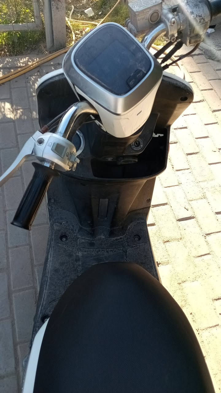 سلام عليكم ماكس بوليسي مودل 2014 دراجه مال رمبه بعده بكارتون مامشيه بانزين ودهن ليابان لون ابيض ختم واحد  كربلاء  للبيع فقط شراي اتصل ***********
