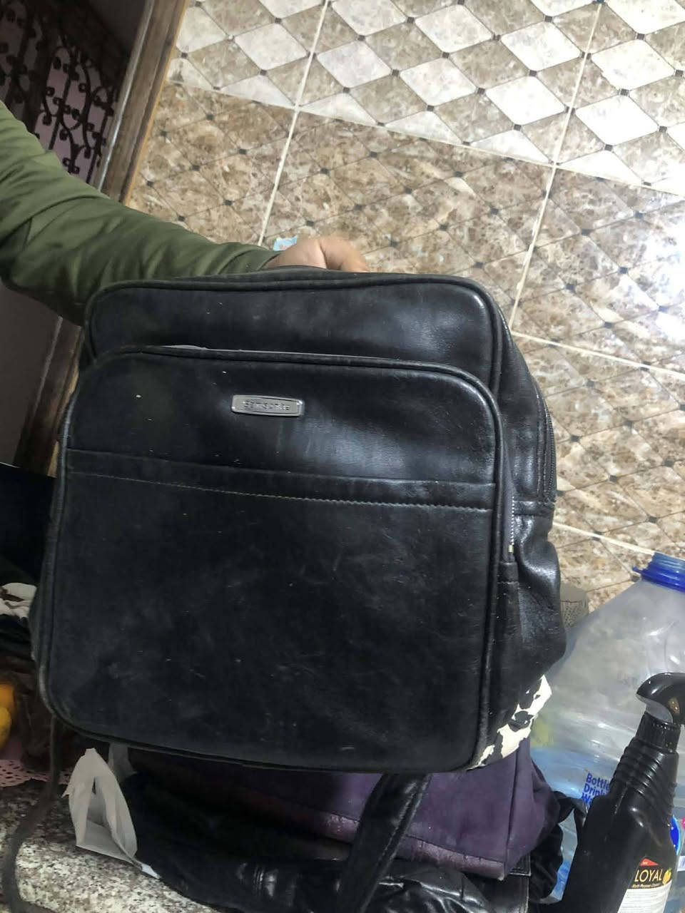 وافق ادمن الله يرزقك و يرزقنا يارب 
البيع بسعر حرق  لحق حالك اخر شروه ق اربد
شنط اروبي لم تعرض بمحل بعدها بخيرها
  يوجد ٩شوالات كل شوال في 40شنطه 
 مطلوب فيهم ٢٠٠دينار من الاخر
  يعني بطلع الشوال تقريبا ب ٢٢دينار
بضاعه نمره 2 نظيفه 
 للبيع المستعجل
موحودات ب اربد


**إذا كنت صاحب هذا الإعلان وتريد حذفه لأي سبب، رجاءا أرسل رسالة إلى الدعم الفني**