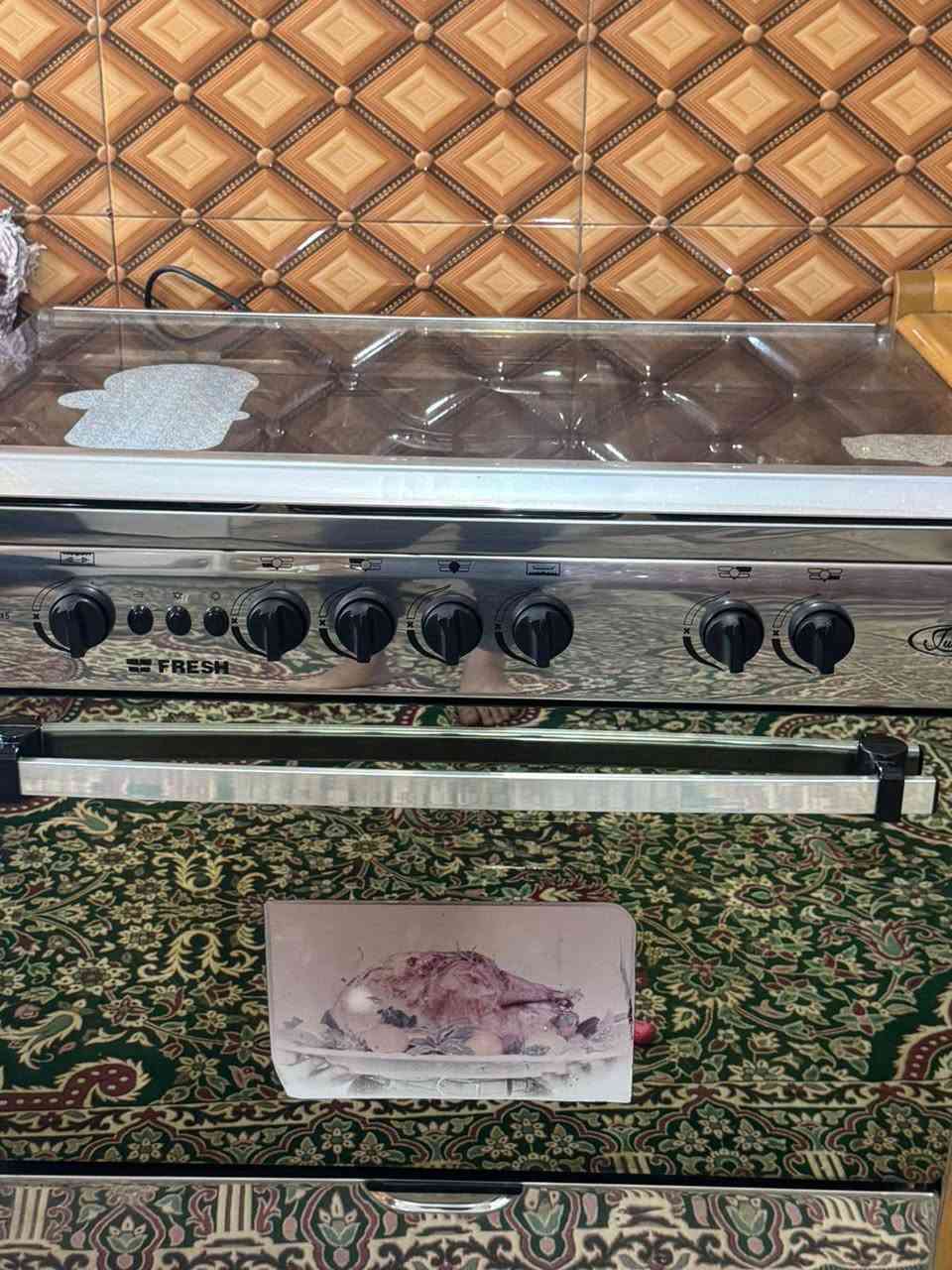 سلام عليكم عندي هذه الطباخ للبيع ولله جديد بعده واريد ابيعه لن ماخذ مساحه جبيره واني  
مطبخي صغير واريد استغل المساحه مالته بكاونتر


**إذا كنت صاحب هذا الإعلان وتريد حذفه لأي سبب، رجاءا أرسل رسالة إلى الدعم الفني**