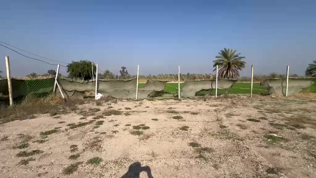 دونم وبي بيت المساحه ثلث ارباع الدونم تقريبا المساحه
2100 كهرباء ومي متوفر البناء غرفتين وهول واستقبال صحيات موجود بي بير 16متر العنوان بظهر السلاميات قريب ع الشعله السعر 80 مليون بي مجال


**إذا كنت صاحب هذا الإعلان وتريد حذفه لأي سبب، رجاءا أرسل رسالة إلى الدعم الفني**