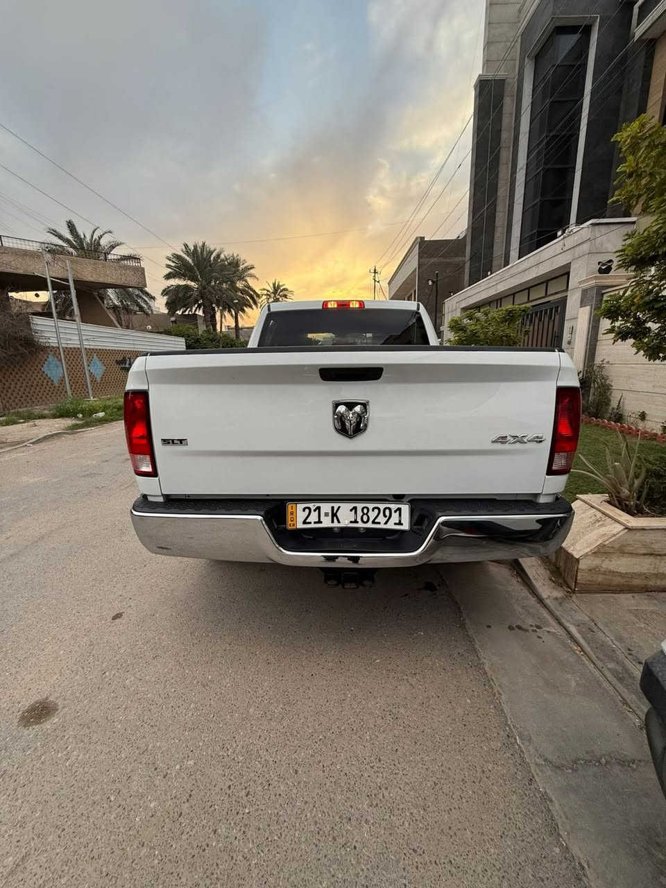 دوج رام كلاسك 2022 بسمي 
حادث سطحي بسيط جاملغ صبغ وجتي قطعتين كلير من امريكا بدون دواخل بدون ايرباك  ولسونار موجود ماشية 36 الف السيارة جديدة 
العنوان بغداد المنصور او حي العدل 
*********** 
السعر 265 وبيها مجال
