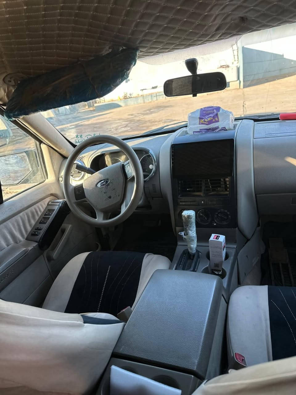 السلام عليكم.
فورت اكسبلور. 
للبيع موديل 2006.
رقم اربيل دولي. 
ظرر جاملغ خلفي. 
كير محرك شرط. 
محرك 3600.
بيع او مراوس . 
للاستفسار الاتصال. 
‏‪***********‬‏
