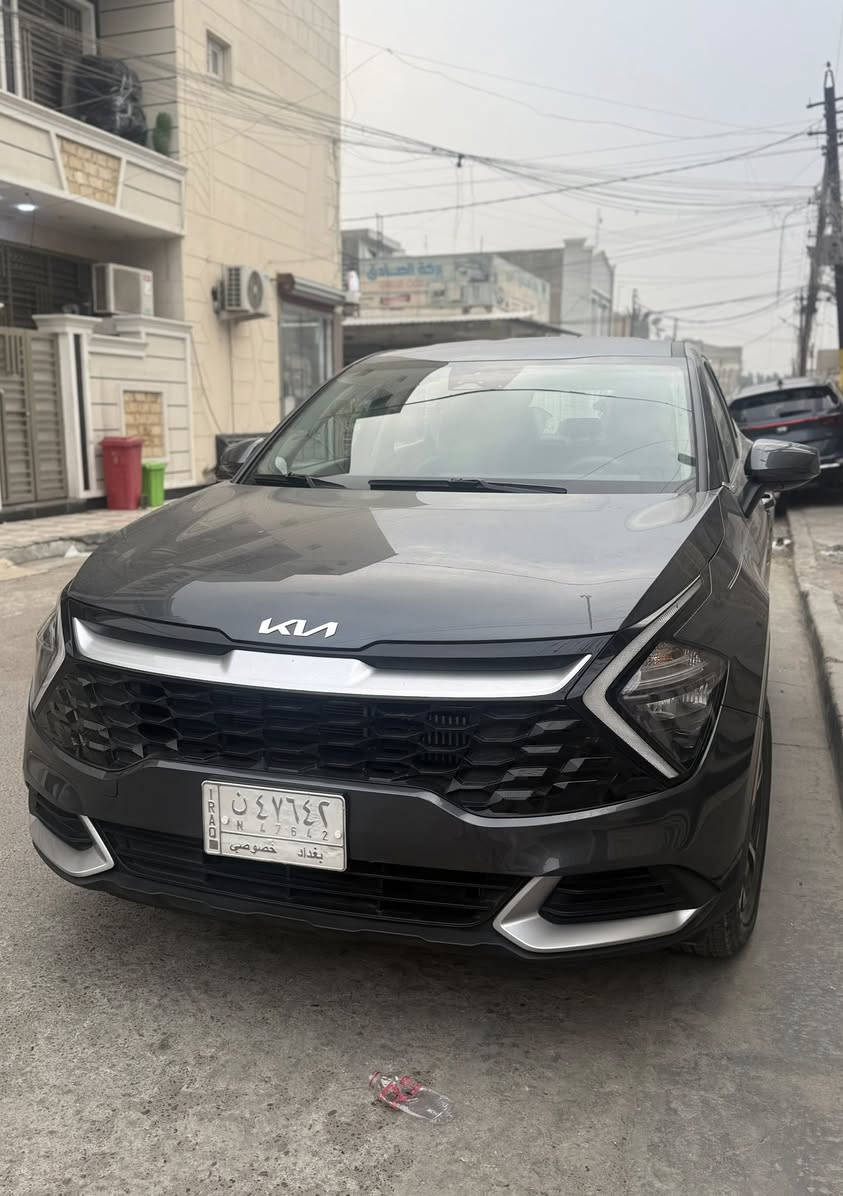 سبورتج LX 2023 
1. ماشي فقط 35 الف كيلو 
 2. محرك 1.6 هايبرد تيربو  – 4 سلندر
 3.ناقل حركة أوتوماتيك 8 سرعات
 4.دفع أمامي (FWD)
 5.رادار امامي + أنظمة أمان حديثة
 6.تدفئة للمقاعد (الكشنات).
7. شاشة وسطية كبيرة + بلوتوث + Apple CarPlay / Android Auto
8.الكير ماوس
9.حساسات أمامية وخلفية
 10.شنطة واسعة + مقاعد خلفية قابلة للطي
 11.جنوط ألمنيوم وتخم تاير جديد 
السعر                   200$ و بي مجال بسيط 
للتواصل *********** واتساب 

الحادث تبديل قبق جنطه و صور مرفوقه ب المنشور 
مكاني بغداد بغداد الجديده
