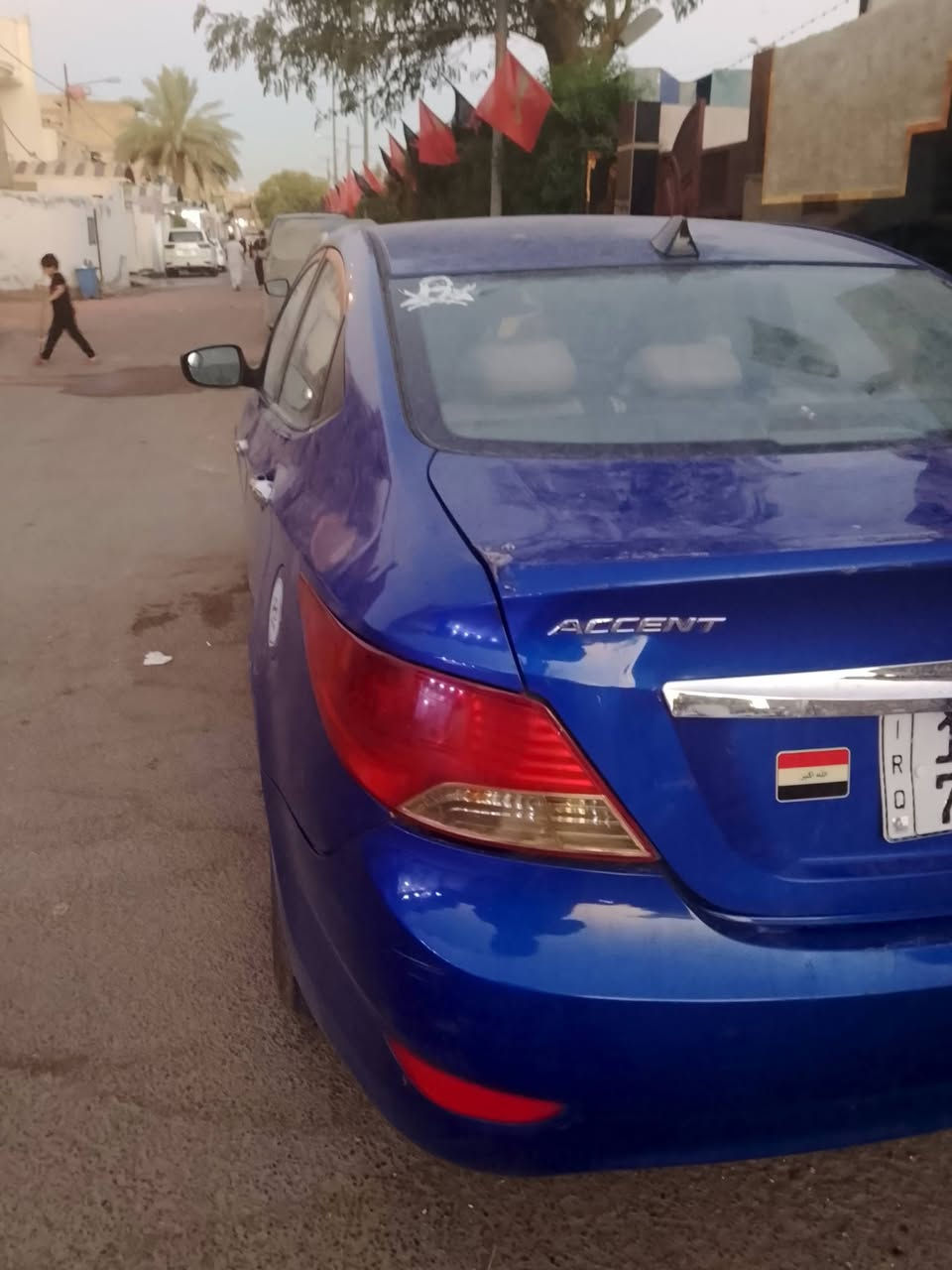 اكسنت للبيع موديل ٢٠١٣
محرك ١٦٠٠
ماشيه ١١٨
AT كير
بيها صبغ فقط جاملغ خلفي اثر طخه بسيطه وبيها بارد وبيه ضربه جاملغ يرجع ع بارد وجاملغ خلفي طخات بسيطه مواصفات معروفه نص فول شاشه /كامرا /ويل كب/كشنات جلد /نضام ايكو /مانع انزلاق
كير مكفول محرك مفتوح
صدر امامي خلفي جديد
خم تايرات جديد
منظومه زنون عالي 
سعر78وبيه مجال حگ جية

***********
