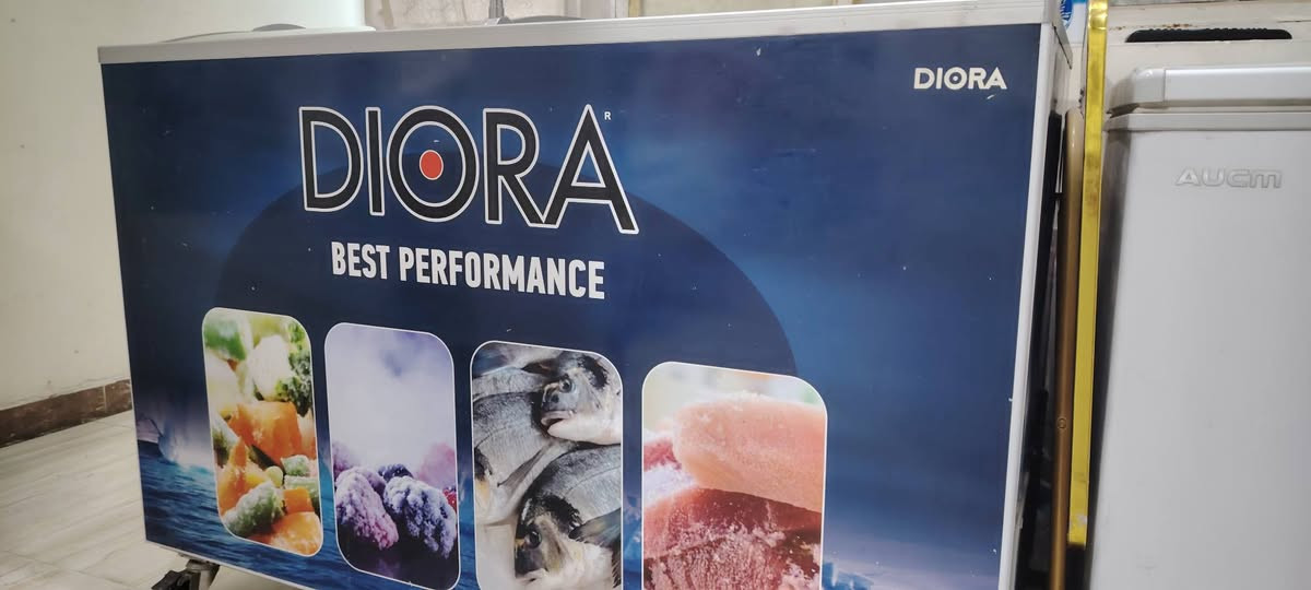 مجمدات عدد ٣ عارضات تجميد ٢ و واحدة مجمدة صغيرة مثل ما موضح بالصور جديدة ١٠٠٪ استخدام ٥ شهور فقط ابيعهن كلهن سوة بسعر مليون و٢٥٠ العنوان بغداد حي الجهاد للتواصل ***********
