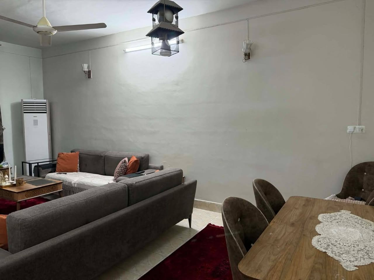 دار للبيع مساحة/250/صالح للسكن 
نوع العقار:طابو 
عنوان:قادسية الثانية شارع أبو وليد 
موقع مميز عل شارع عريض وتبليط مجاري وماء حلوو 
للاستفسار الاتصال على الارقام التالية: ***********
