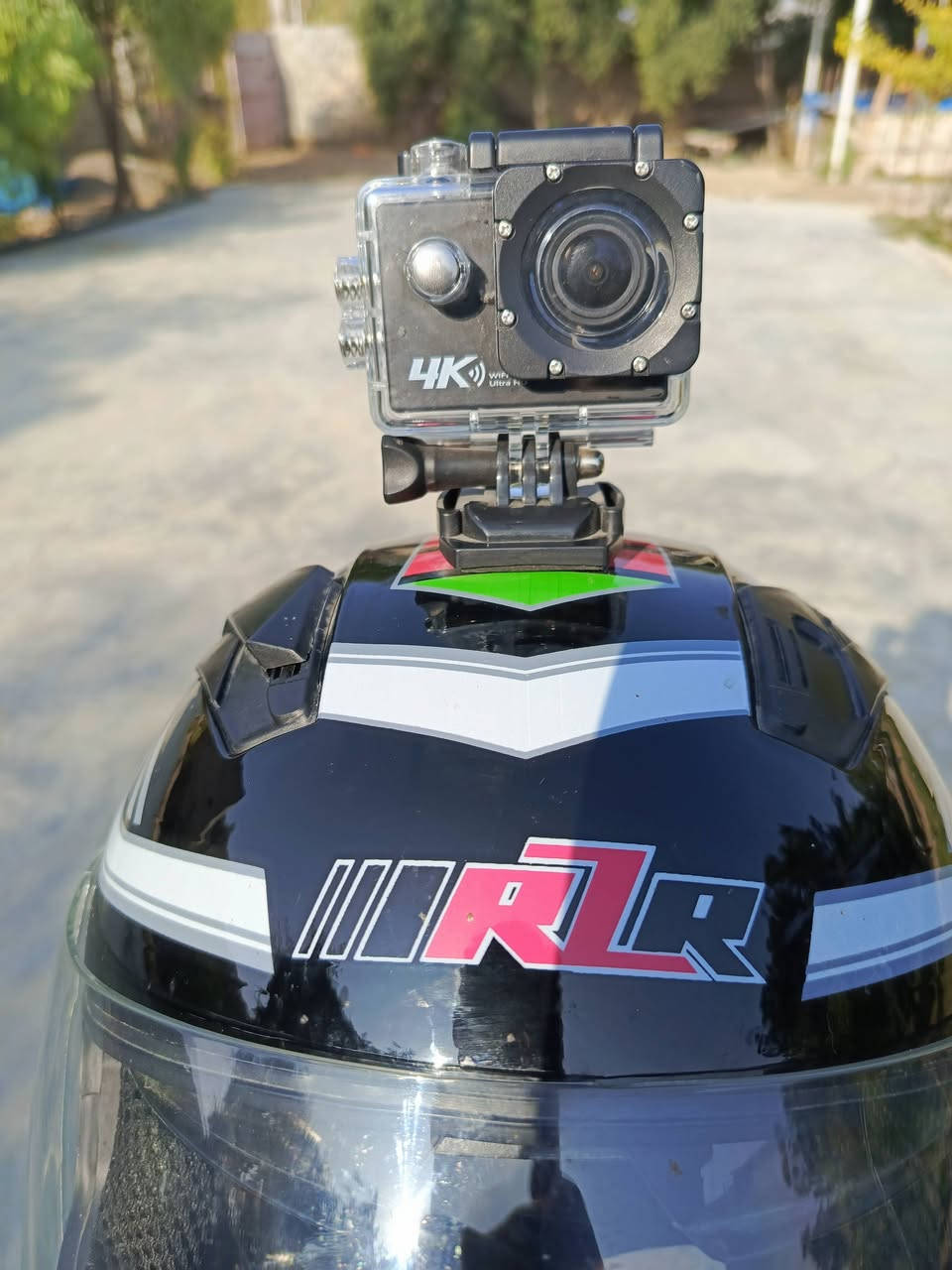 خوذه مع كامره 4k ضد المي للبيع وجديدات سعرهن خاص او تصل *********** مكاني دهلكيه
