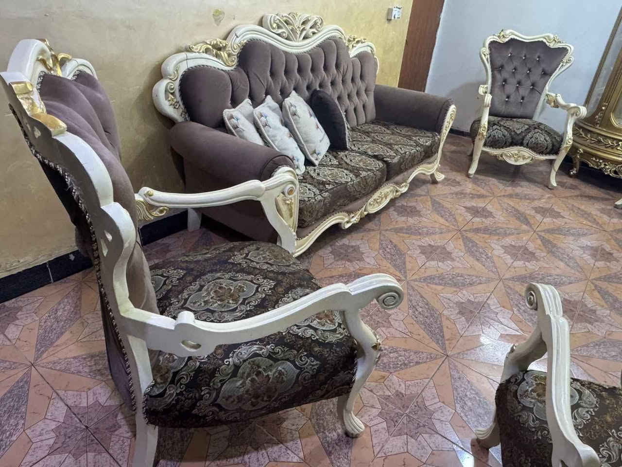 تخم زان دزاين ايطالي ١٠ مقعد نضيف جدا فول نضافه صبغ حراري *********** بغداد, العراق
