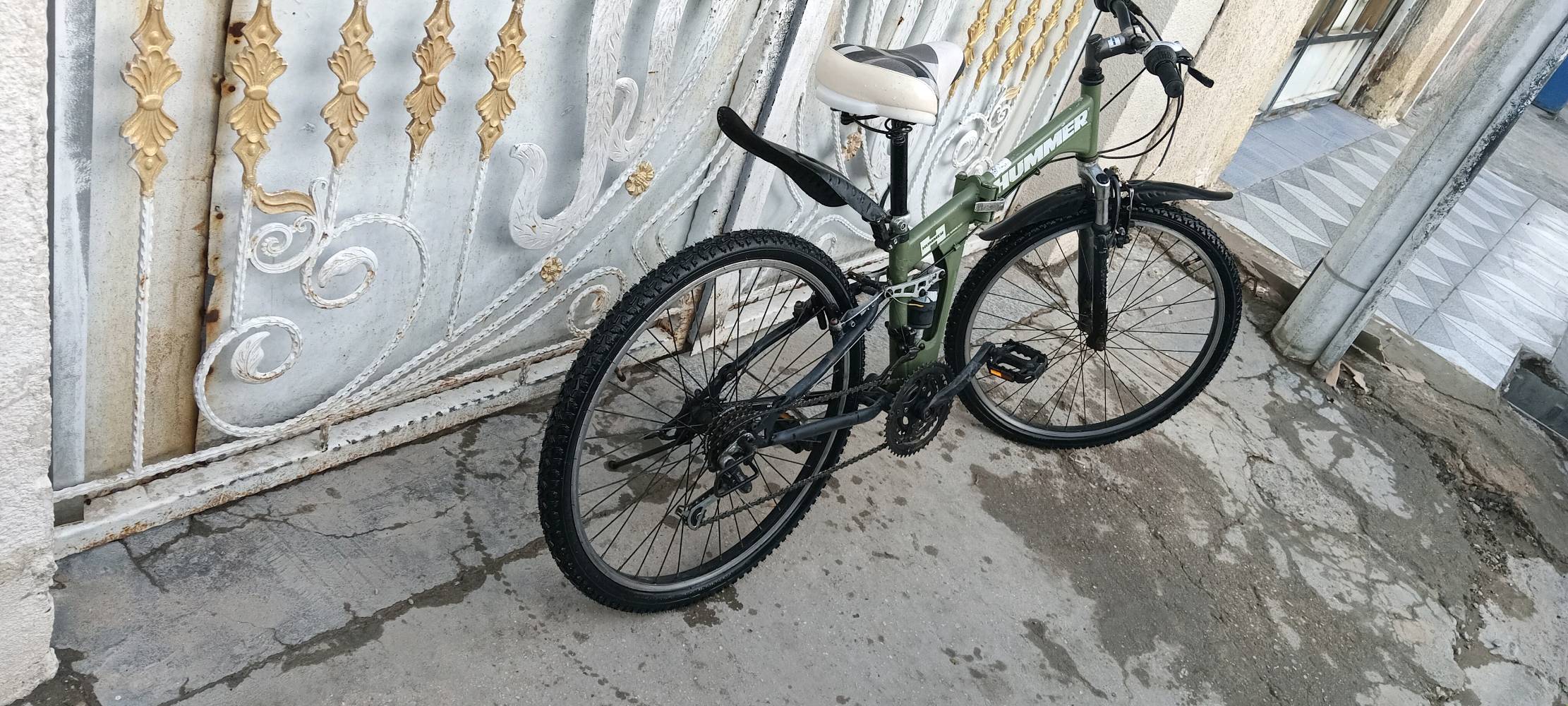 بغداد الشعب 

صار شهر جايبة بالة 