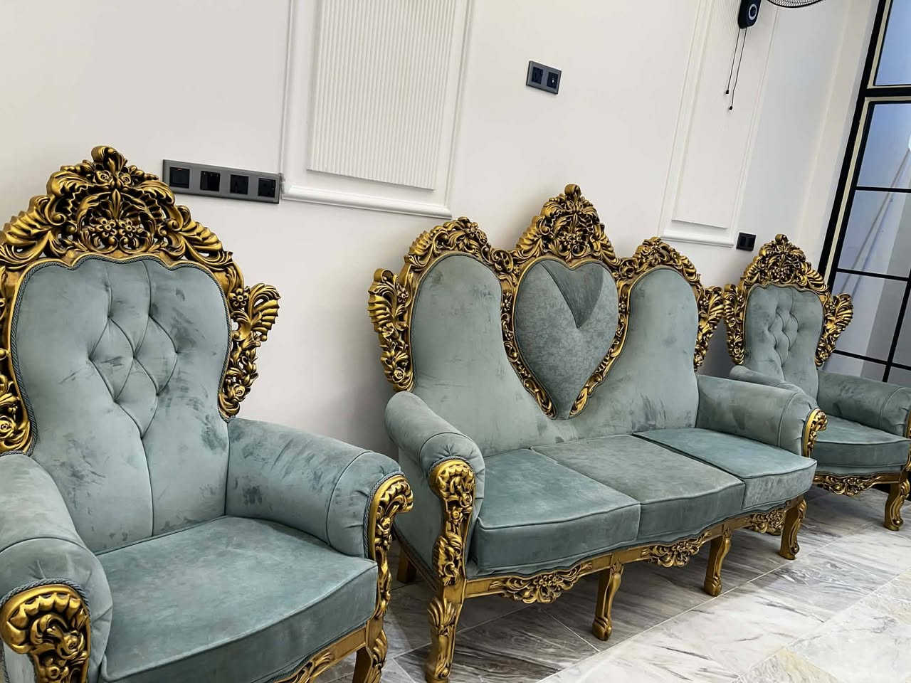 قنفات خمس قطع جديد استخدام سته أشهر للبيع ماخذيهن مليونين نريدهن بمليون وبيهن مجال للاستفسار ***********
