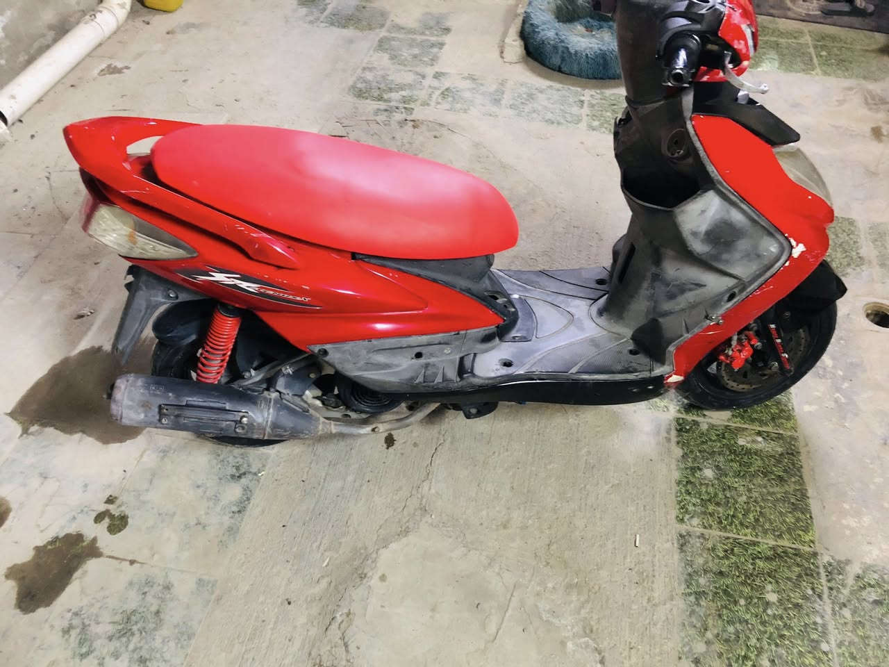 السلام عليكم سكنس فحل نوزل للبيع الدراجه كلشي مابيه نقص فقط ستاند خلفي الدراجه شلعه ومعدل كهربائيات كله شغاله الدراجه كلى اسبوعين ادرله دهن امزويل السعر 550بيه مجال بسيط العنوان بغداد حي اور قرب جامع الفردوس ***********
