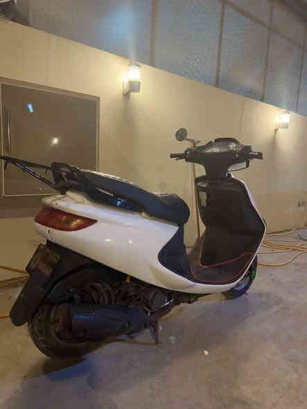 السلام عليكم فراشه  منزلها مال حاويه 
صالها عندي شهرين كلها كامله اي نقص مابيها 
شلعه معدل وشرط دهن أدير الها موتل ب18 الف والله 
 ب 500 وبيها مجال بسيط للشراي !  ***********
