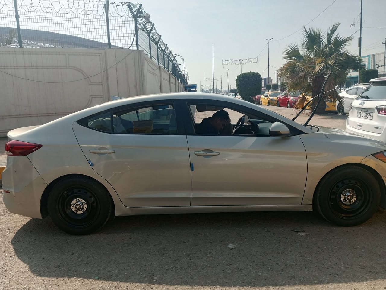 🚗 للبيع: هيونداي إلنترا 2017
📍 مكان السيارة: بغداد – مدينة الصدر
📞 للتواصل: ***********
💰 السعر:120ورقة – قابل للتفاوض
📊 المسافة المقطوعة: 73000 مايل
🛠️ المحرك: 4 سلندر – 2000cc دوش

⚠️ أضرار السيارة:
• وارد أمريكي
• ضربة في مقدمة الجاملغ الأيسر
• توجد خدوش ورصعات بسيطة
• كفالة اللغود والشواصي من الأضرار
• صور الحادث مرفقة مع الصور

📌 تفاصيل إضافية:
• رقم السيارة: بغداد – الدولي الجديد
• باسم المالك تحويل مباشر
• السنوية نافذة حتى 2030
• لون السيارة: ذهبي (شمباني)
