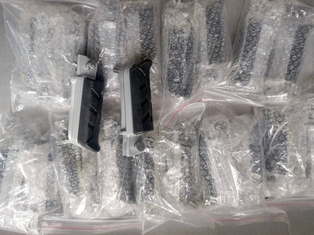 موجود قطع غيار دراجات بطح بنواعه
تفصيخ و جديد 
توصيل موجود لكل المحافضات 
‏‪ ***********‬‏واتساب 
عنوان المحل الديوانيه قضاء عفك
