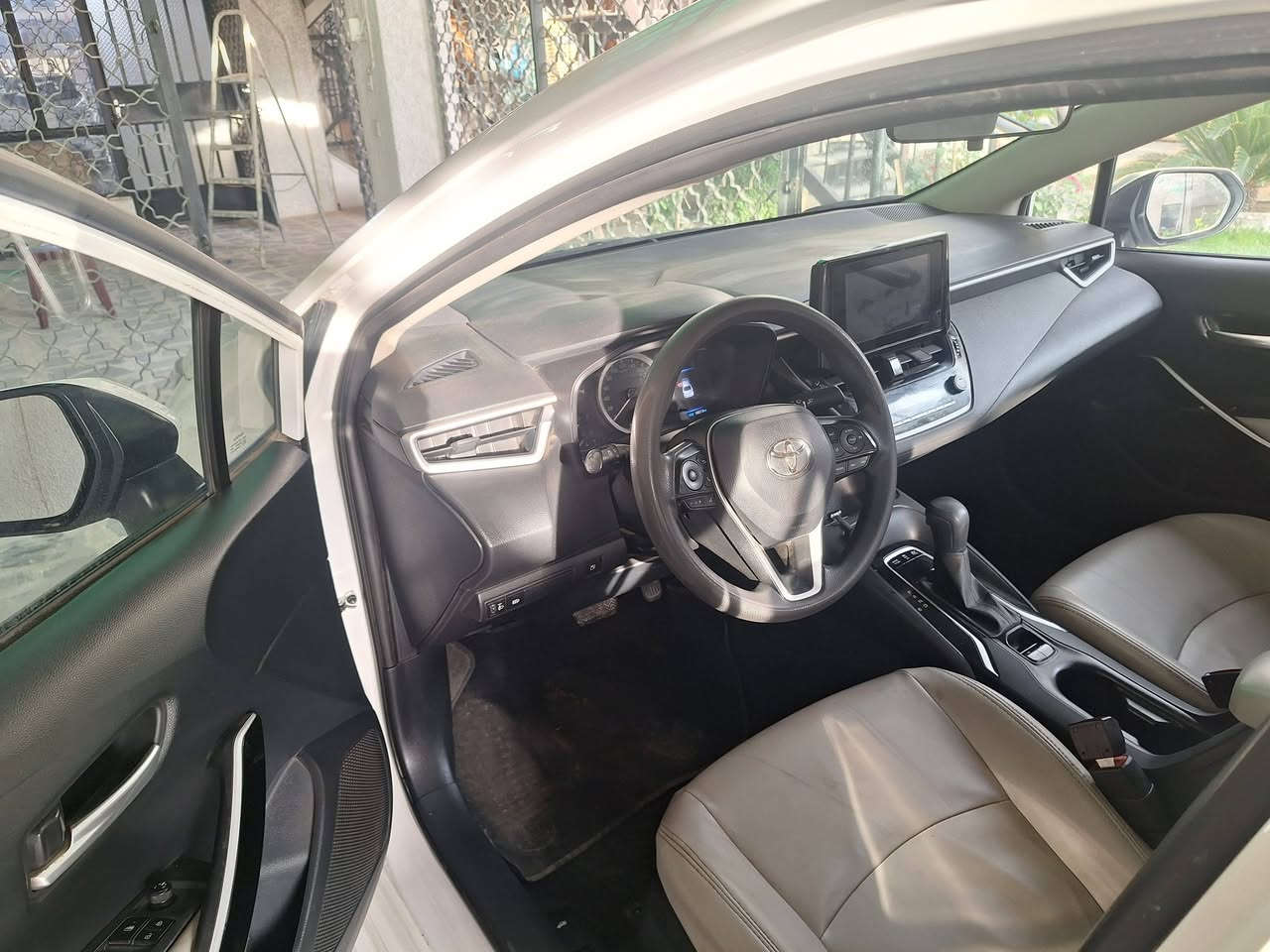 السلام عليكم للبيع كورلا هايبر لون ابيض موديل ٢٠٢١ ماشيه ٥٧ الف بدون صبغ عدا طخبه بيسطه بالصندوق وكسر بالدعاميه السعر ١٩ مليون عراقي سياره ام علامه زركه مكان السياره البنوك الاتصال *********** بسمي السياره ....
