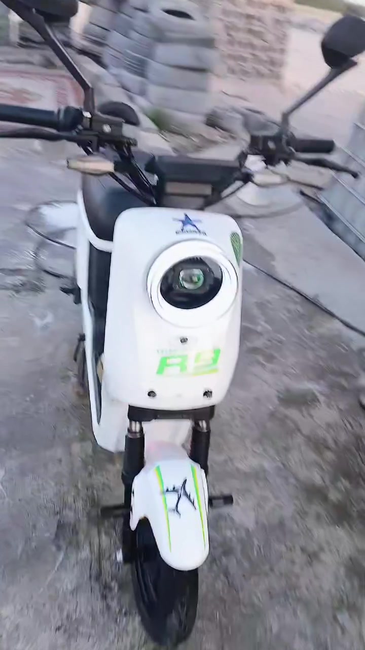 للبيع دراجه R9 نضيفه باتريات جدد السعر 400 🔐مكان  الزبير ***********
