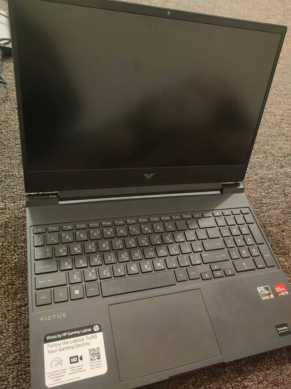 لابتوب HP اشتريتة جديد قبل اسبوع واريد ابيعة
المواصفات 

الموديل الأساسي: HP Victus Gaming Laptop 15

المعالج (CPU): AMD Ryzen 5 7535HS (بسرعة أساسية 3.30 جيجاهرتز، ويعتبر معالج ممتاز وموفر للطاقة).

كرت الشاشة (GPU): كرت منفصل مخصص للألعاب نوع AMD Radeon RX 6550M.

ذاكره 500g ssd
الذاكرة العشوائية (RAM): 16 جيجابايت (15.2 كيكا قابلة للاستخدام الفعلي).

مواصفات الشاشة:

الحجم: 15.6 بوصة (إنش).

معدل التحديث (التردد): 144Hz (وهذا الرقم كلش ممتاز وينطيك سلاسة عالية جداً بالألعاب، خصوصاً ألعاب الشوتر).

نظام التشغيل: Windows 11 Home (نظام 64-بت).

مميزات إضافية (مذكورة على الملصق): كاميرا ويب بدقة HD، لوحة لمس (Touchpad) بحجم كبير، ونظام تبريد حراري محسن حتى يقلل الحماوة

سعر 800. وبي مجال بسيط


**إذا كنت صاحب هذا الإعلان وتريد حذفه لأي سبب، رجاءا أرسل رسالة إلى الدعم الفني**
