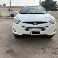 توكسان 2012 وارد خليجي ماشية 250 الف   الضرر بارد كلش بسيط بباب السايق...