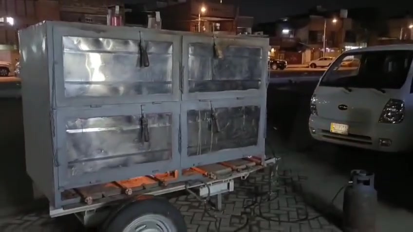 للبيع فرن حلويات ولحم بعجين وبتزا شغل تسكام درجة اولى ينفع اصحاب المواكب والثوابات يسع 16 صينيه دبل سهل النقل للاستفسار بغداد***********
